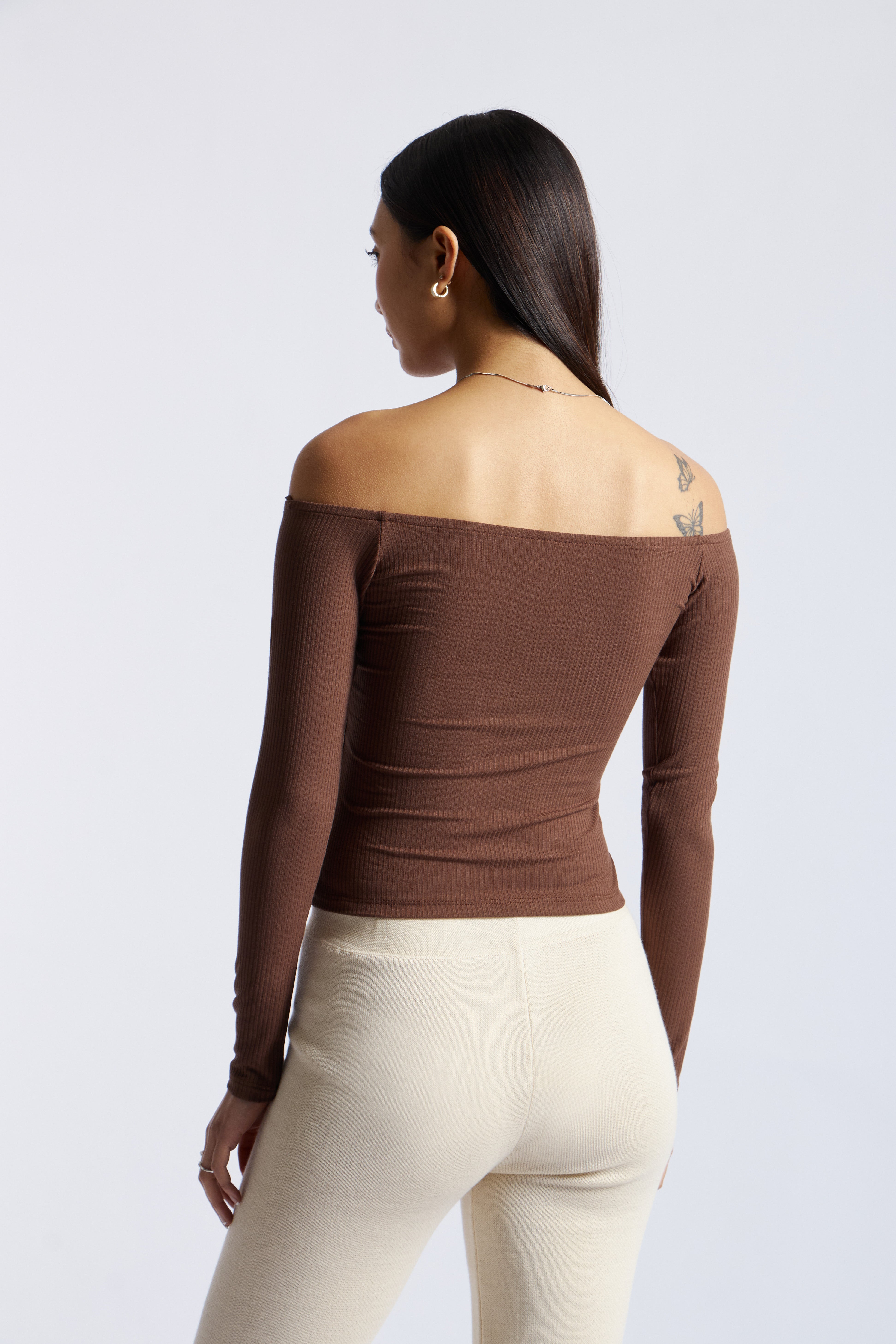 Top Strapless Manga Larga - Marrón