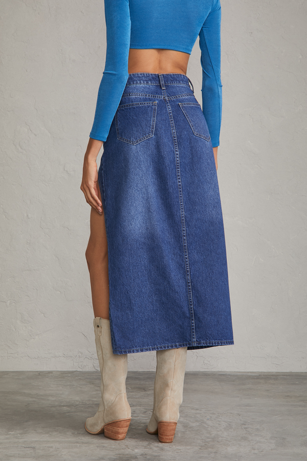Curved Slit Skirt