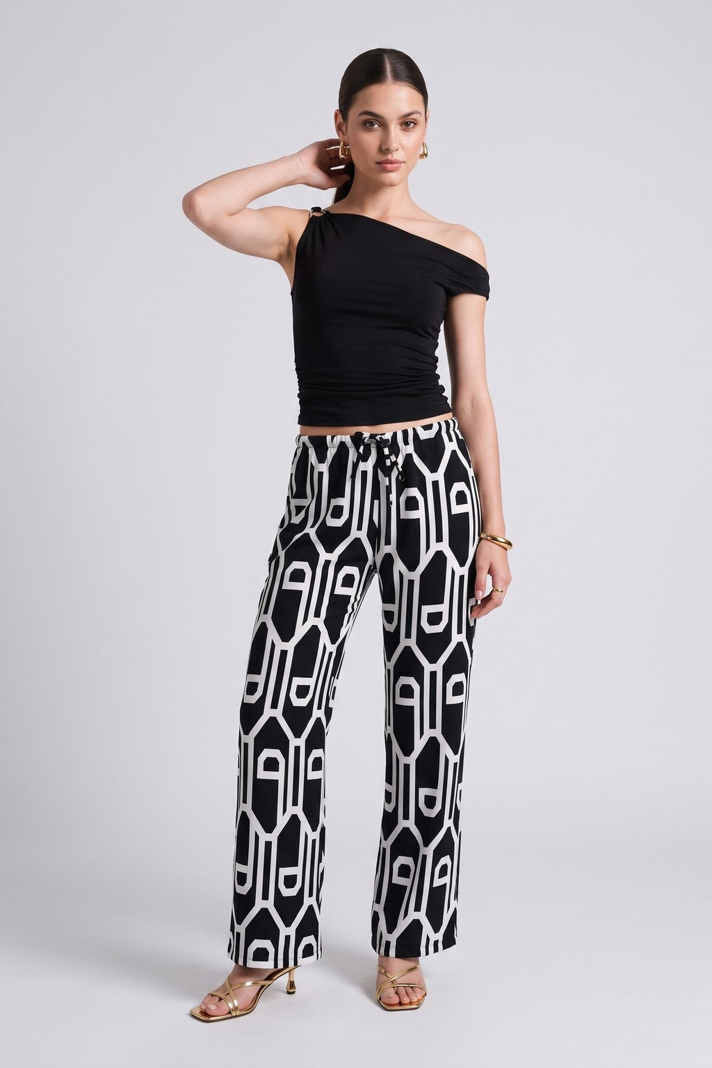 Pantalón Bali Negro - foto en modelo 1